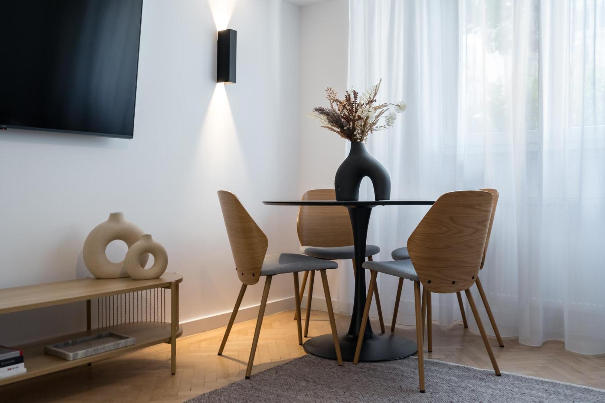 Majestic Downtown Apartment Bucureşti Ngoại thất bức ảnh
